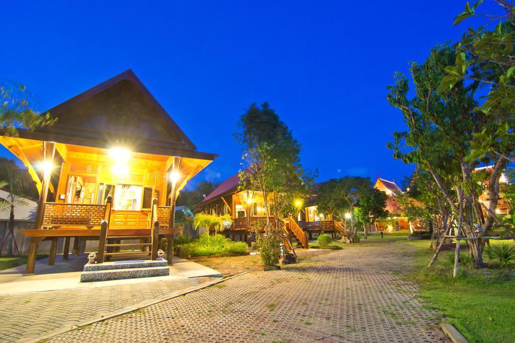 Bueng Bua Thong Resort Ban Huai Yai Экстерьер фото